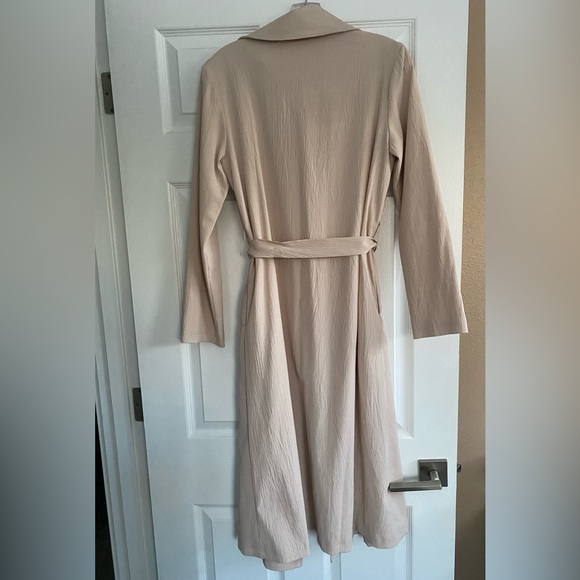 Textured Blush Women's Trench Coat - Picture 3 of 3